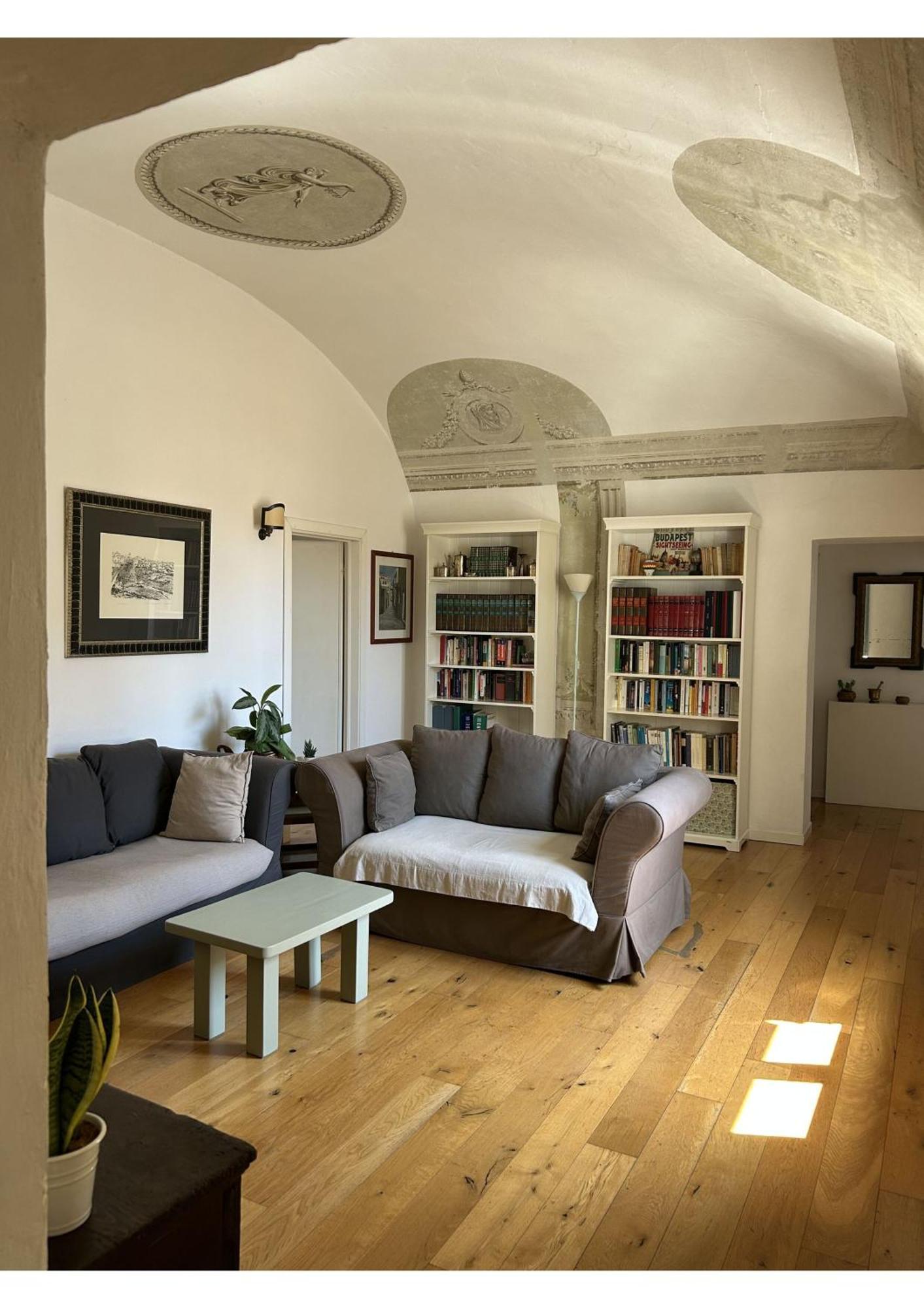 Frescos House